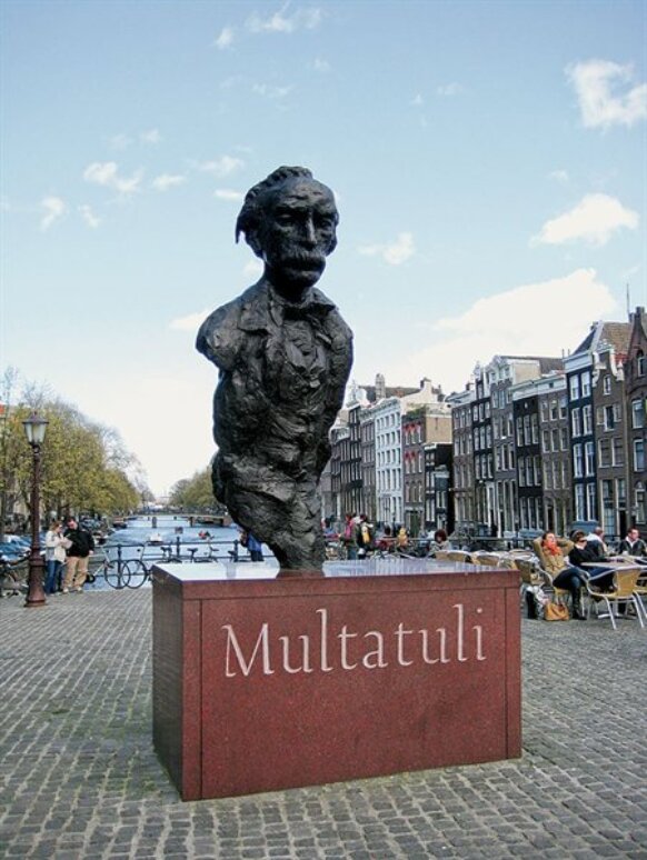 31  Standbeeld  Multatuli