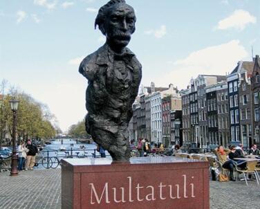 31  Standbeeld  Multatuli